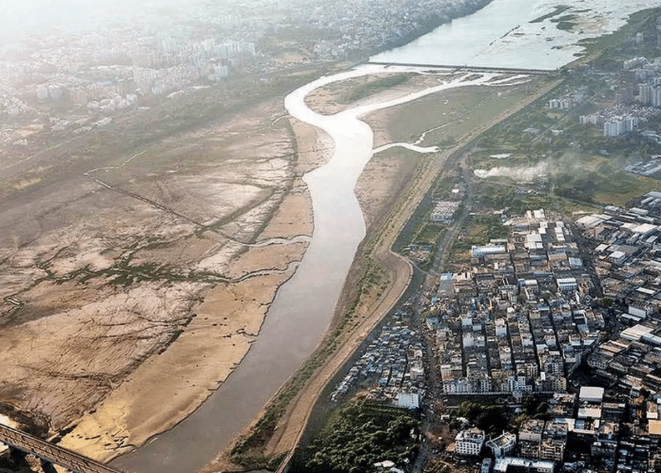 SURAT NEHRİ KENARINDA GELİŞTİRME